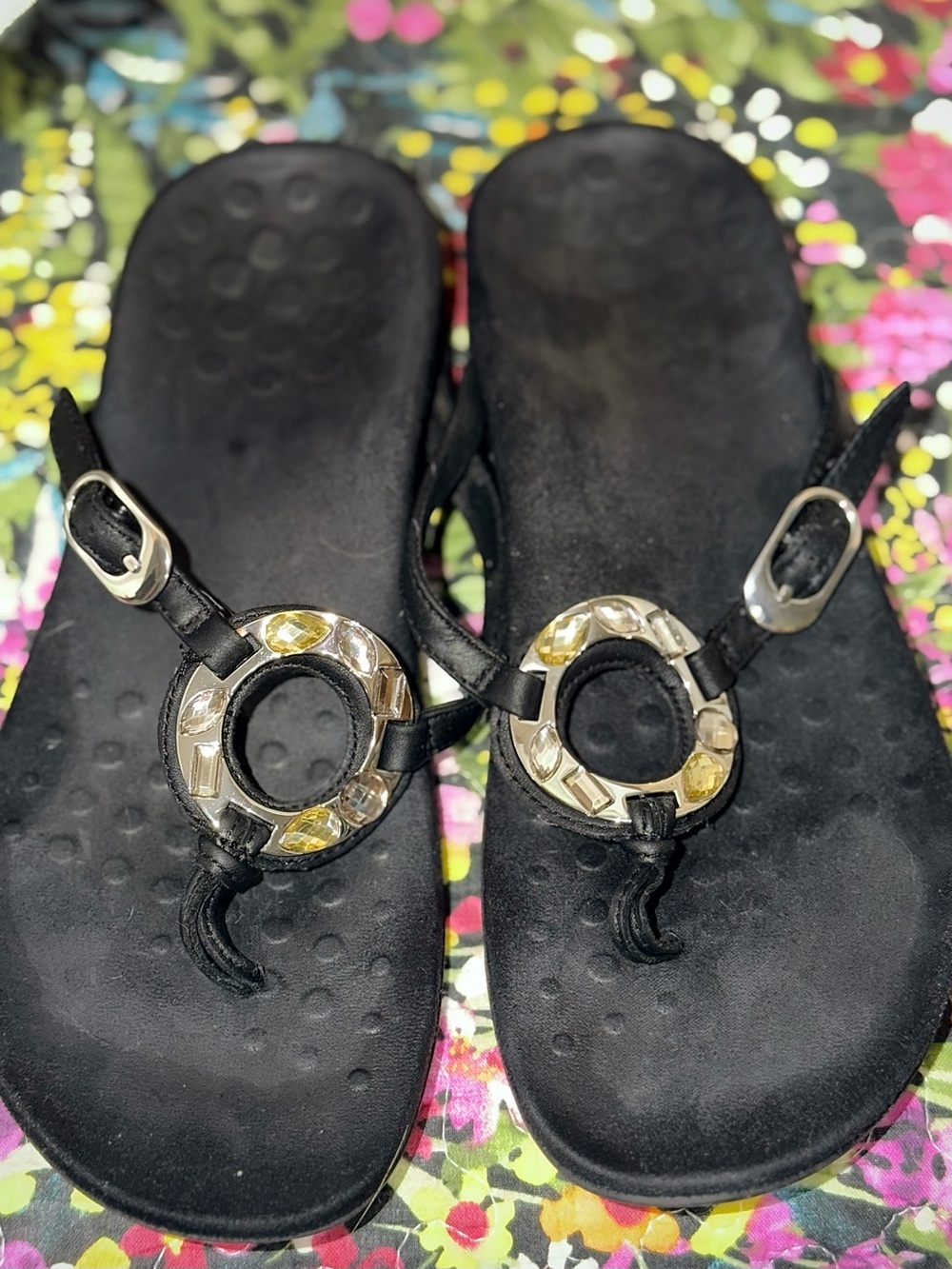 Vionic Black Rhinstone Jeweled Built-In Orthotic Technology Toe-Post Sandals